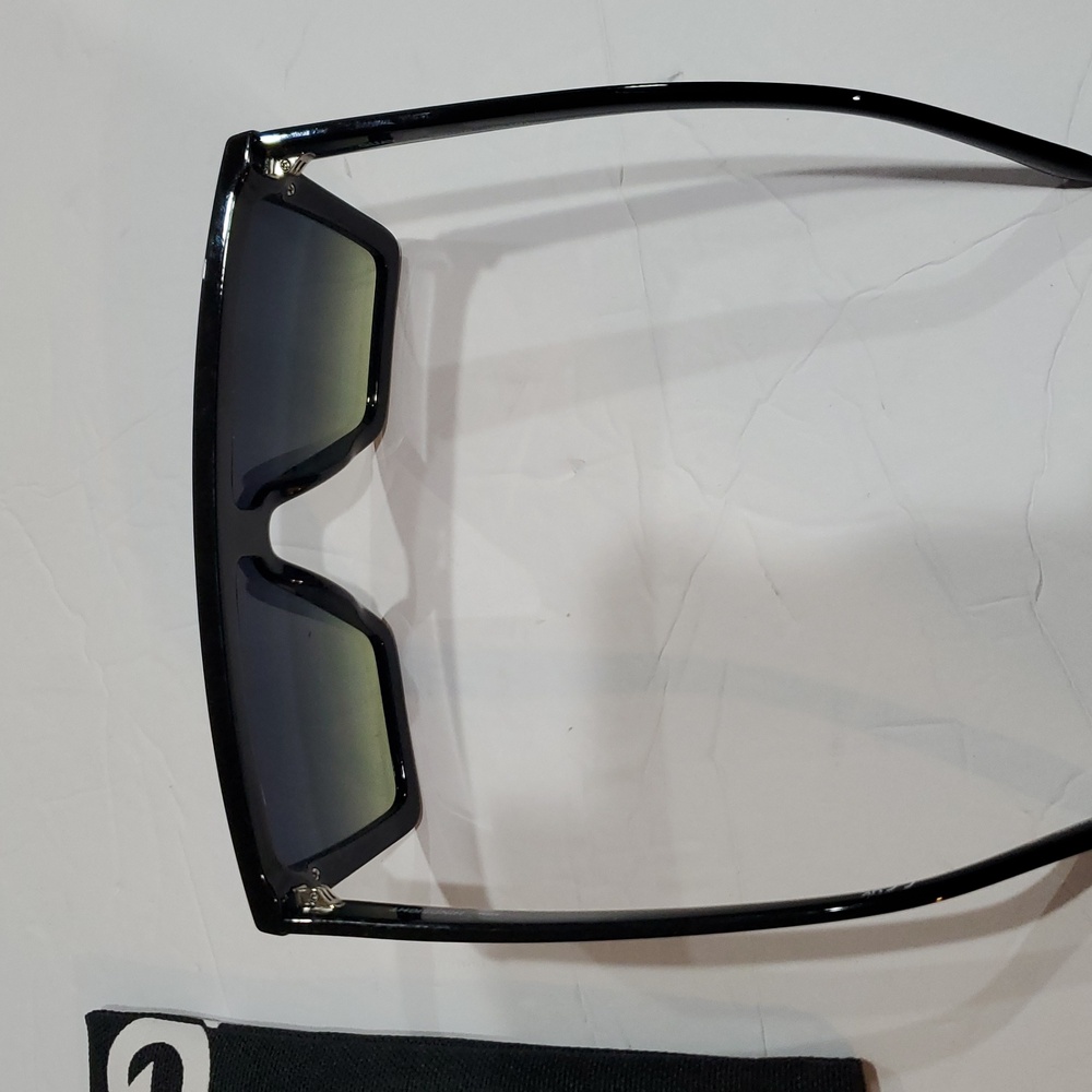 Quay Australia Hindsight black green fade lenses flat brow shield sunglasses new